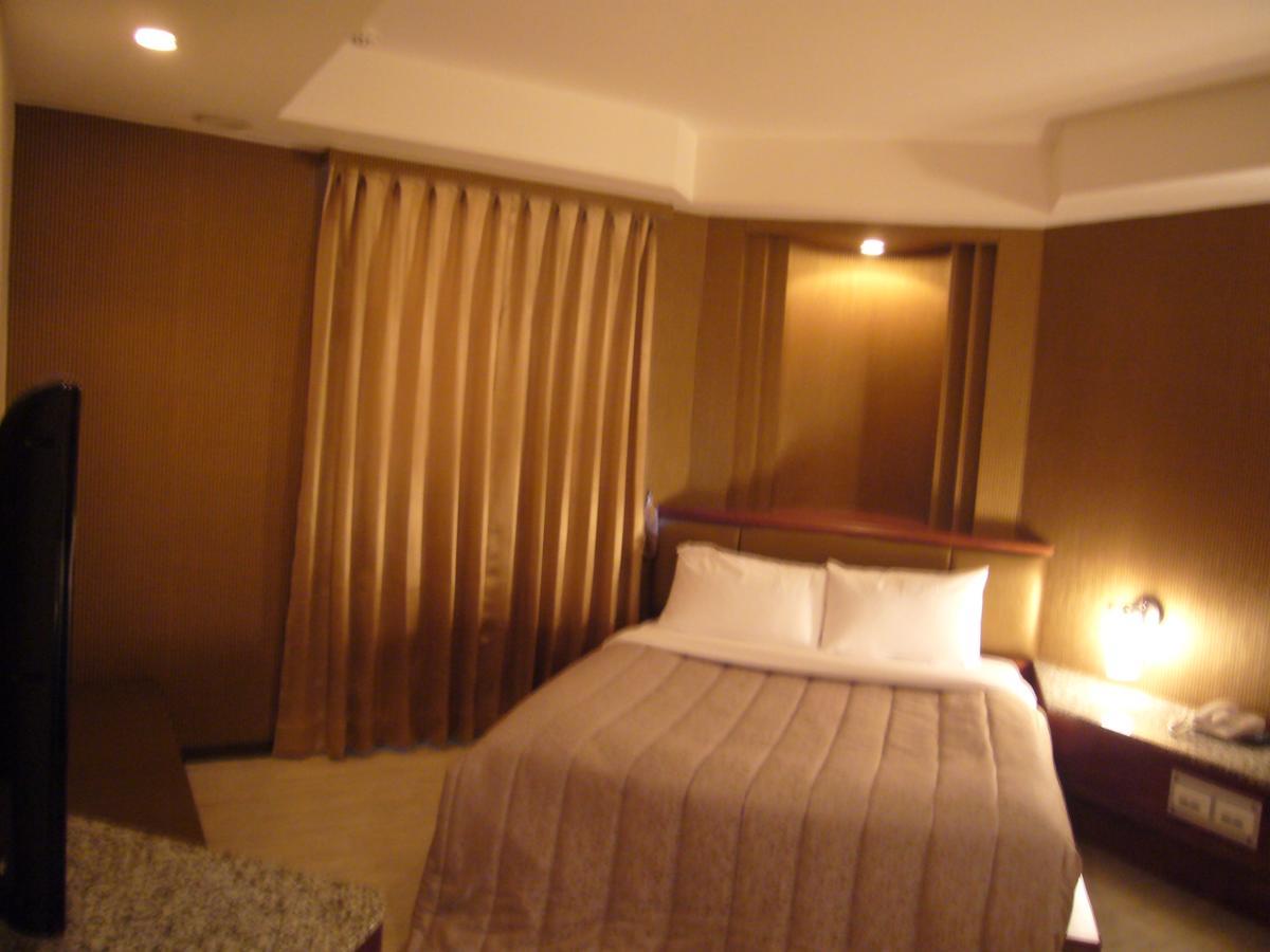 Windmill Fashion Hotel Kaohsiung Esterno foto